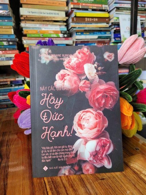 NÀY CÁC CÔ GÁI, HÃY ĐỨC HẠNH